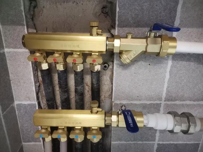 分水器安裝完畢 邁向高效供暖與制冷的關鍵一步